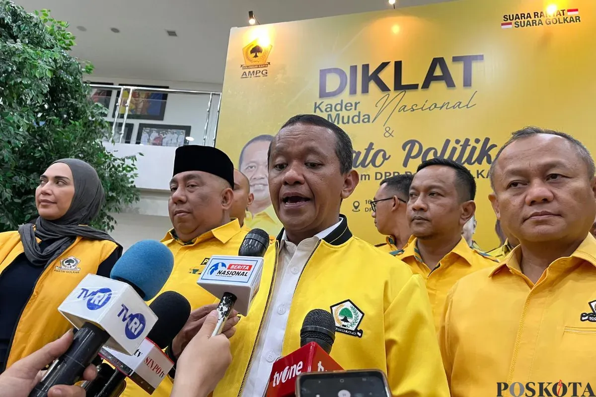 Ketum Partai Golkar, Bahlil Lahadalia seusai hadiri kegiatan diklat di DPP Partai Golkar, Jakarta Barat, Senin, 19 Mei 2025. (Sumber: Poskota/Pandi Ramedhan)