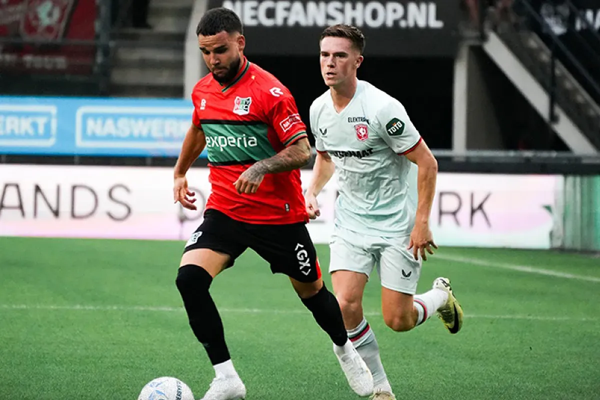 Bek Timnas Indonesia, Calvin Verdonk saat membela NEC Nijmegen menghadapi FC Twente di kompetisi Eredivisie Belanda 2024-25. (Sumber: nec-nijmegen.nl)