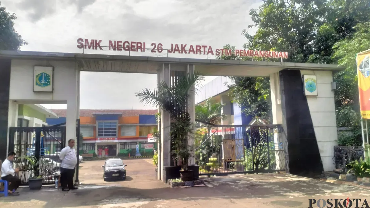 Suasana di SMKN 26 Pembangunan Jakarta, Jakarta Timur, masih sepi meski prapendaftaran SPMB telah resmi dibuka Dinas Pendidikan Senin, 19 Mei 2025. (Sumber: Poskota/M. Tegar Jihad)