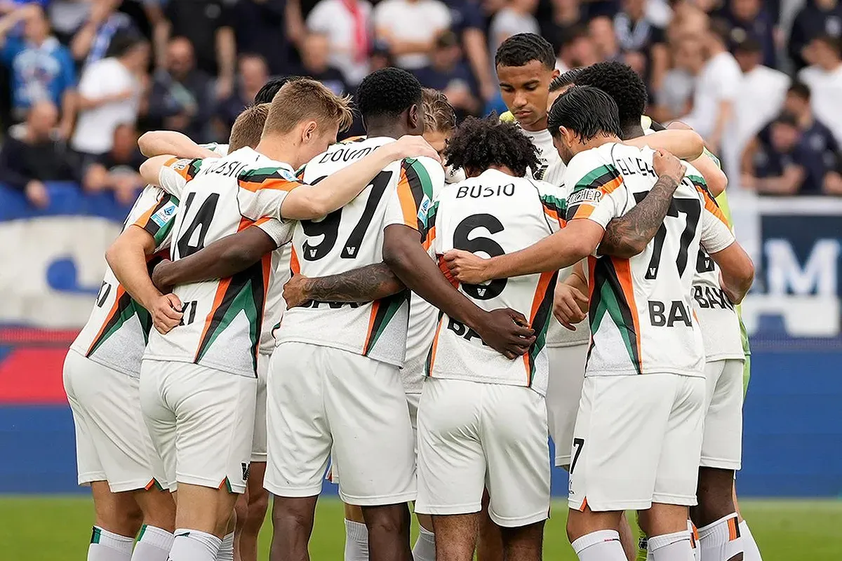 Venezia menelan kekalahan telak dari Cagliari pada pekan 37 Serie A. (Sumber: Instagram @veneziafc)