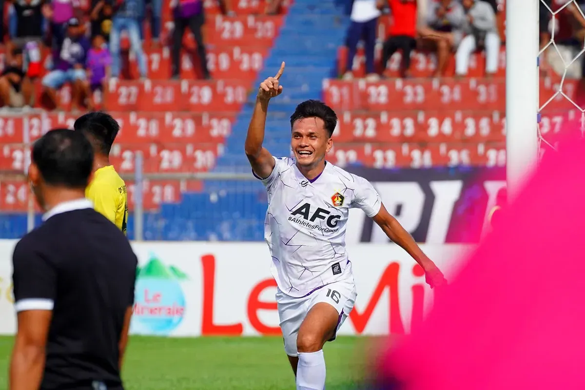 Hamra Hehanussa, bek andalan Persik Kediri yang kabarnya diincar Persib Bandung. (Sumber: Media Officer Persik Kediri)