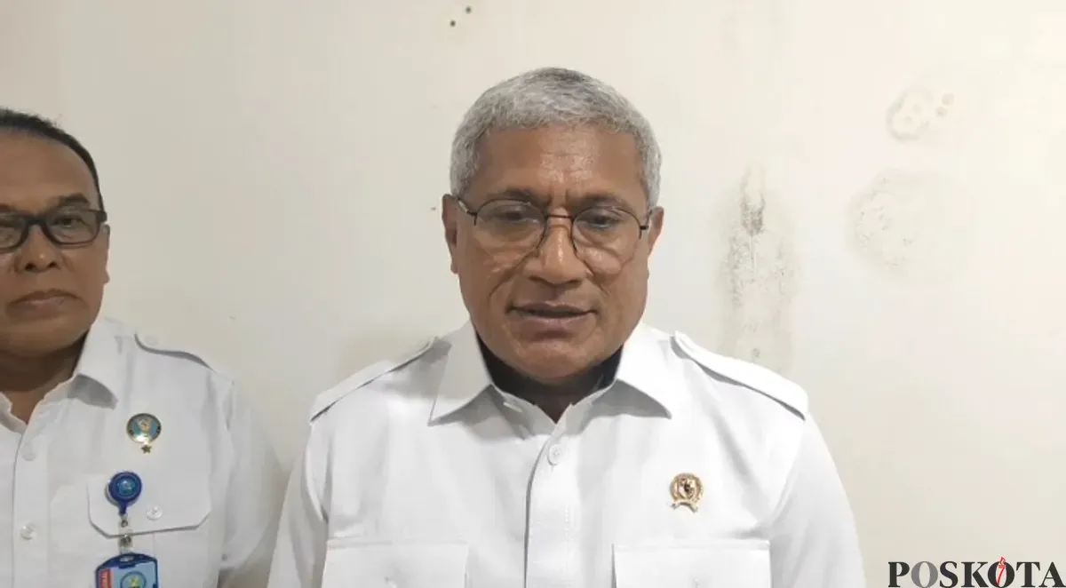 Kepala Badan Narkoba Nasional (BNN), Marthinus Hukom (kanan) dalam acara pengungkapan kasus kandungan biji ganja dalam pakan burung impor, Selasa, 20 Mei 2025. (Sumber: Poskota/Nurpini Aulia)