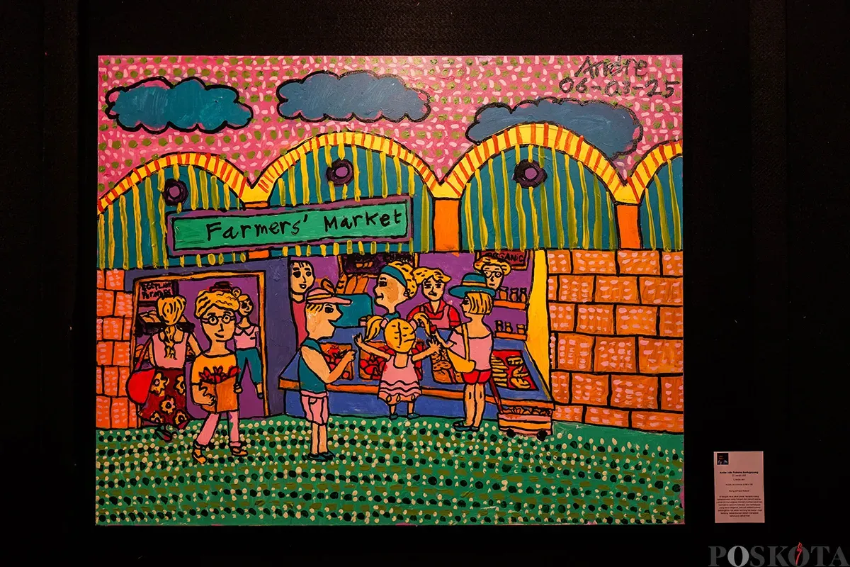 Pengunjung menikmati seni lukis karya seniman penyandang disabilitas pada Pameran Lukisan di Museum Kebangkitan Nasional, Jakarta, Selasa, 20 Mei 2025. (Sumber: Poskota/Bilal Nugraha Ginanjar)