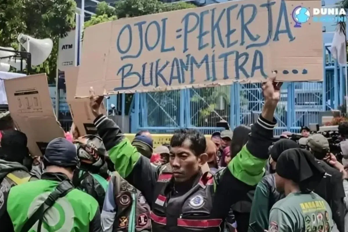 Demo driver ojol hari ini, Koalisi Ojol Nasional akui tak terlibat. (Sumber: tangkapan layar Instagram/@duniahariini17)