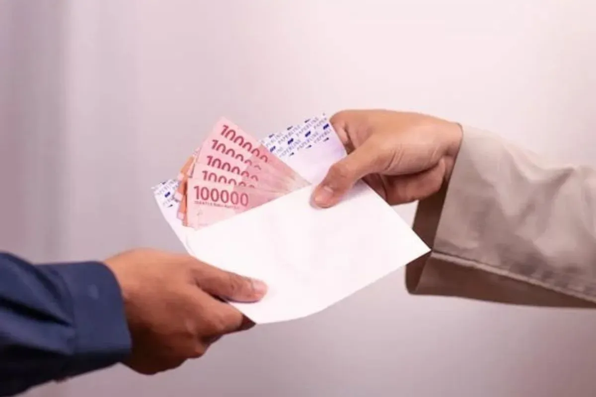 Simak pinjaman online gampang cair langsung masuk ke saldo DANA Anda, cek caranya. (Sumber: Pexels/Defrino Maasy)