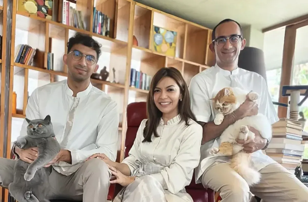 Najwa Shihab bersama almarhum suami, Ibrahim Sjarief Assegaff, dan anak mereka, Izzat Assegaf, dalam potret kebersamaan saat Hari Raya Idulfitri 2025. (Sumber: Instagram/najwashihab)