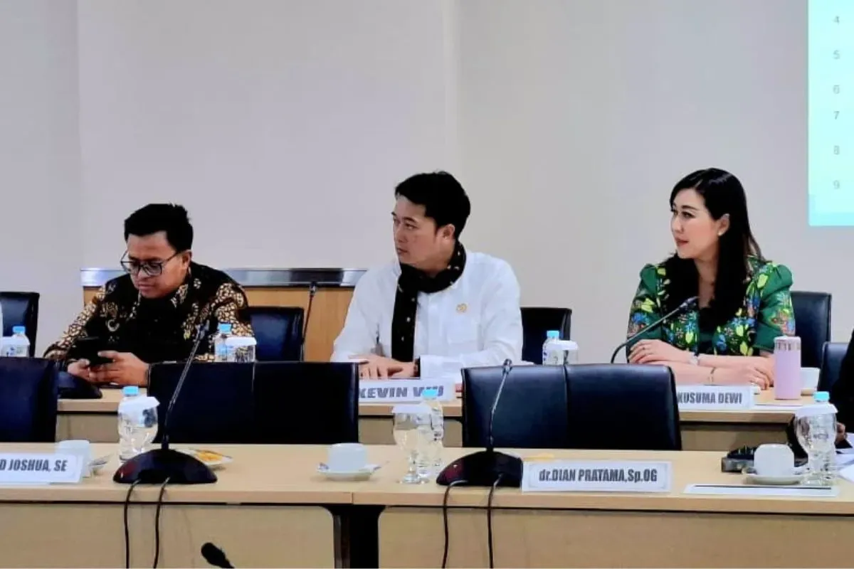 Anggota Pansus Aset DPRD Jakarta, Kevin Wu saat rapat pansus Aset DPRD Jakarta, Senin, 19 Mei 2025. (Sumber: Dok. DPRD Jakarta)