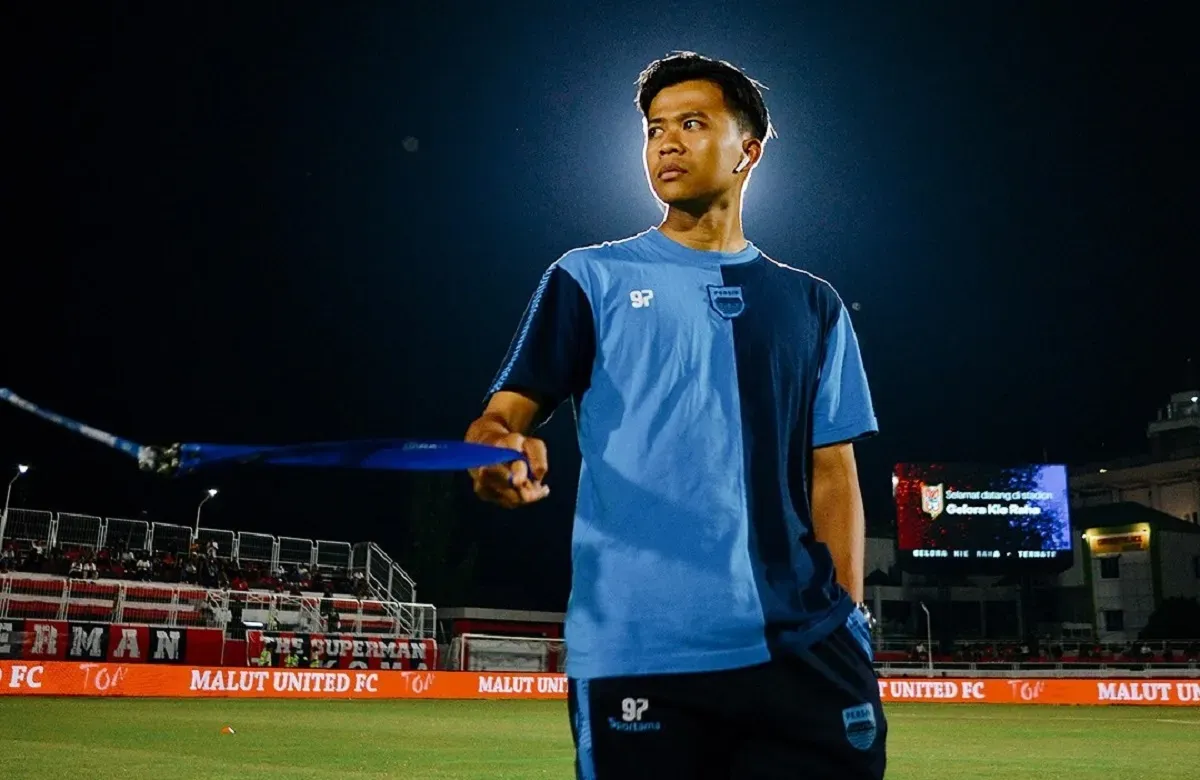 Bek kiri Persib Bandung, Edo Febriansyah berencana cabut ke Tangerang setelah kompetisi Liga 1 2024-2025 musim ini berakhir. (Foto: Instagram/@persib)