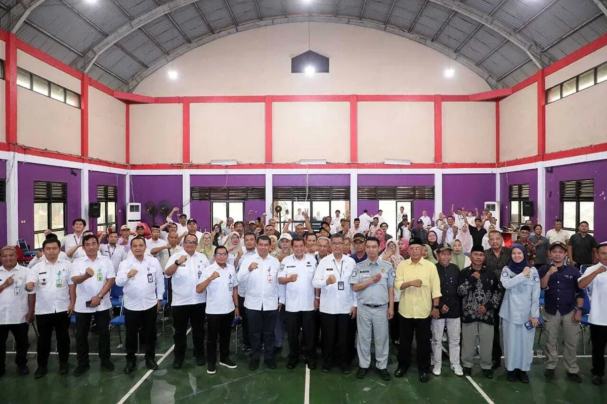 Bupati Tangerang menghadiri sosialisasi Opsen Pajak Kendaraan Bermotor (PKB) BBNKB di Gedung Serbaguna (GSG) Kecamatan Curug, Kabupaten Tangerang pada Rabu, 21 Mei 2025. (Sumber: Setda Kabupaten Tangerang)