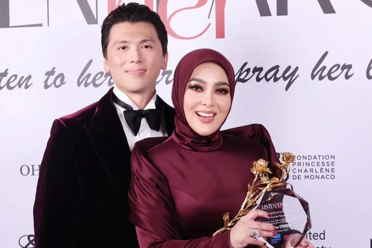 Bukan dari UNESCO, Ini Penghargaan yang Diterima Syahrini Ketika Hadir di Festival Film Cannes 2025 (Sumber: Instagram/princessyahrini)