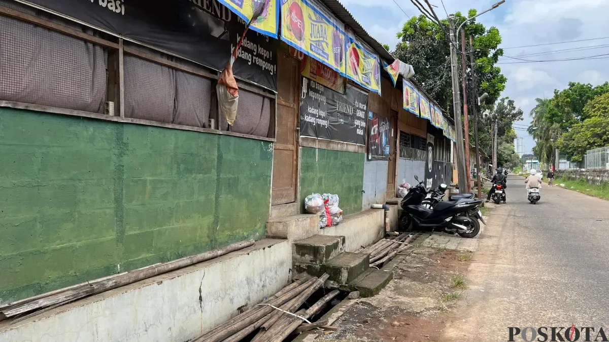 Sejumlah bangunan liar di bantaran Kalimalang sekitar Unisma akan dibongkar pada Senin, 26 Mei 2025. (Sumber: Poskota/Nurpini Aulia Rapika)