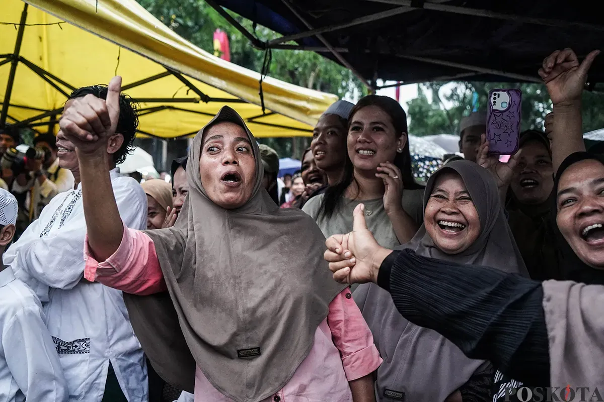 Antusias warga saat mengikuti kegiatan Manggarai Bersholawat di Jakarta Selatan, Jumat, 23 Mei 2025. (Sumber: Poskota/Bilal Nugraha Ginanjar)