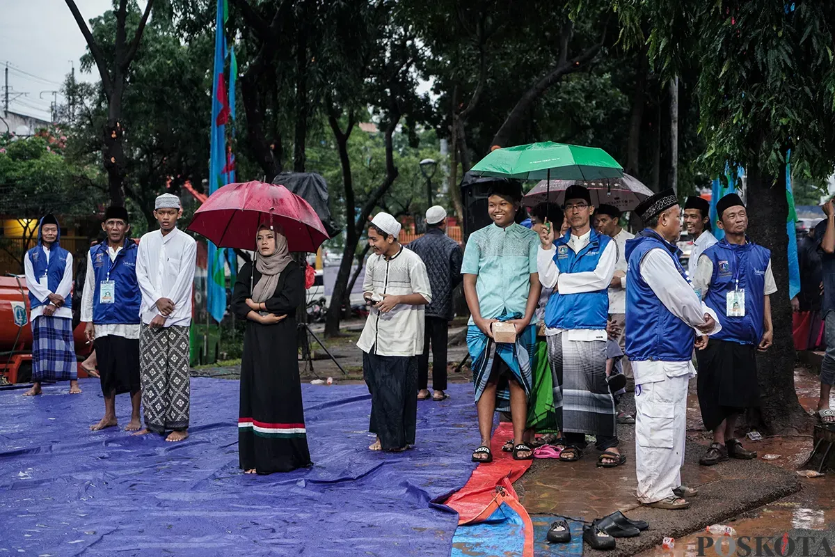 Antusias warga saat mengikuti kegiatan Manggarai Bersholawat di Jakarta Selatan, Jumat, 23 Mei 2025. (Sumber: Poskota/Bilal Nugraha Ginanjar)