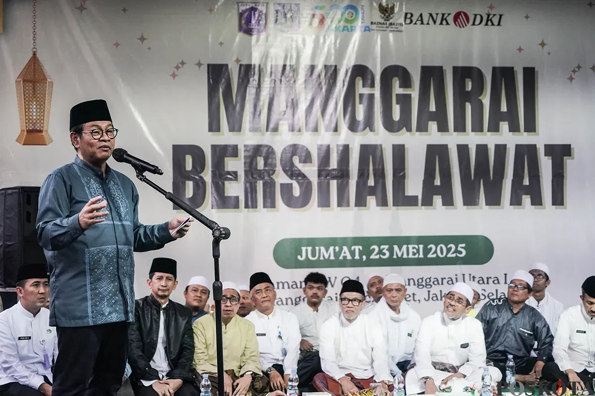 Gubernur DKI Jakarta Pramono Anung memberikan sambutan pada kegiatan Manggarai Bersholawat di Jakarta Selatan, Jumat, 23 Mei 2025. (Sumber: Poskota/Bilal Nugraha Ginanjar)