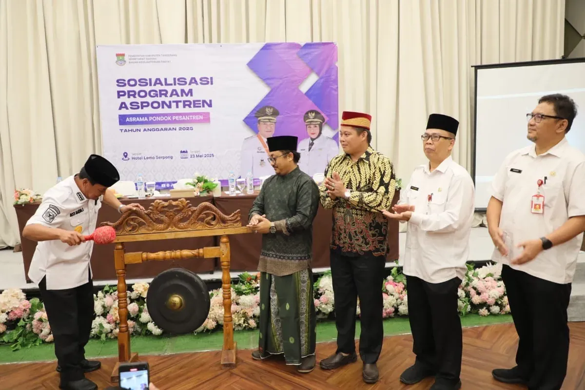 Bupati Tangerang meresmikan peluncuran program ASPONTREN di Hotel Lemo Serpong, Kabupaten Tangerang pada Jumat, 23 Mei 2025. (Sumber: Protokol dan Komunikasi Pimpinan Setda Kabupaten Tangerang)