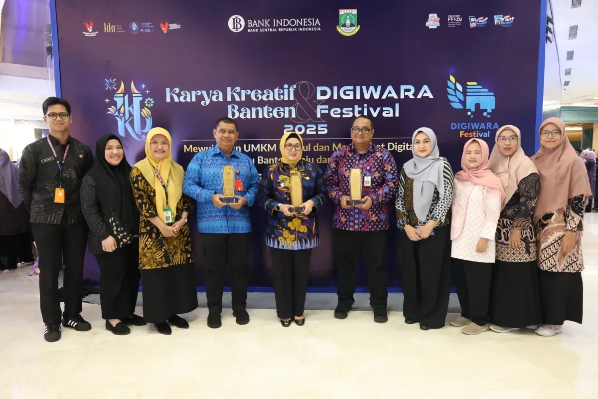 Pemerintah Kabupaten Tangerang meraih 3 penghargaan pada Ajang Digiwara Award 2025 yang berlangsung di Bintaro Jaya Xchange Mall 2, pada Jumat, 23 Mei 2025. (Sumber: Bagian Protokol dan Komunikasi Pimpinan Setda Kab. Tangerang)