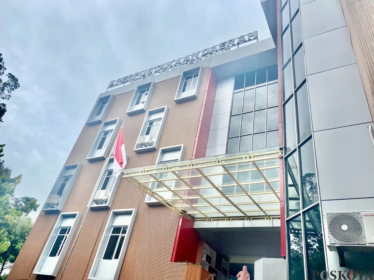 Wajah baru Gedung Perpustakaan Daerah yang terletak di Jalan Ahmad Yani, Sukarasa, Kecamatan Tangerang, Kota Tangerang. (Sumber: Poskota/Primayanti Juli Kumala Manalu)
