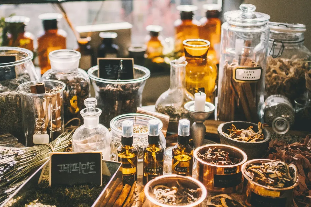 Hari Jamu Nasional Diperingati Tiap 27 Mei, Berikut Sejarah dan Jenis Jamu yang Terkenal di Indonesia (Sumber: Unsplash/Bundo Kim)