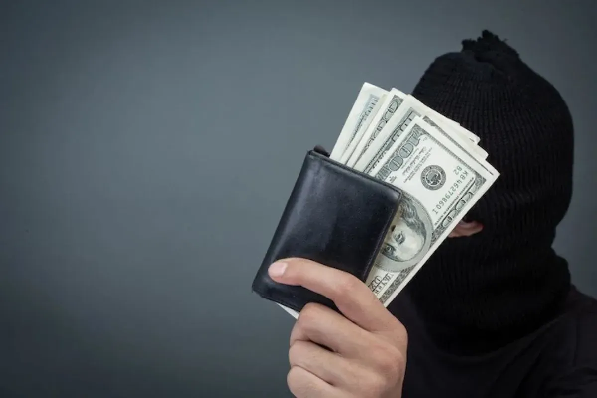 Ilustrasi debt collector datang ke rumah debitur yang gagal bayar pinjaman online. (Sumber: Freepik)
