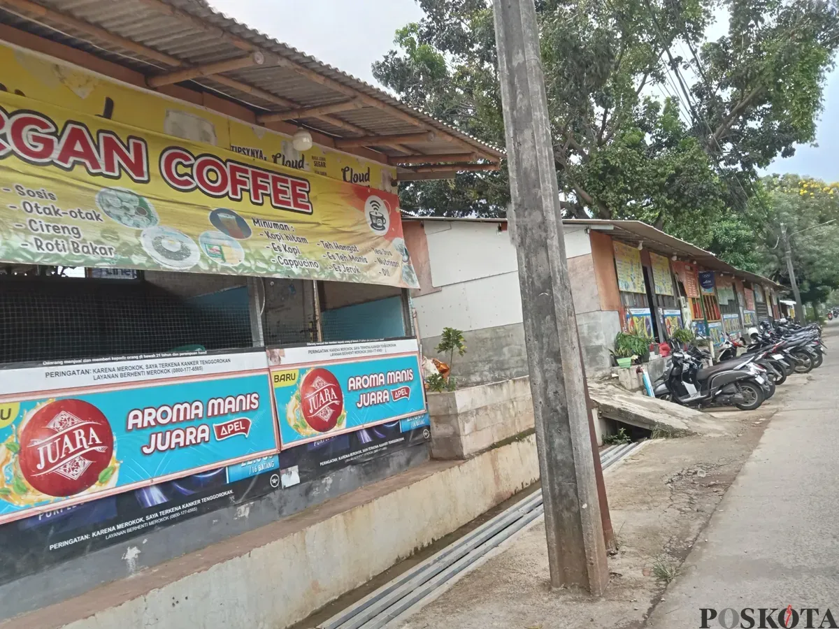 Deretan bangunan liar di sekitar Universitas Islam “45” (Unisma), Bekasi, ini segera dibongkar dalam waktu dekat. (Sumber: Poskota/Nurpini Aulia Rapika)