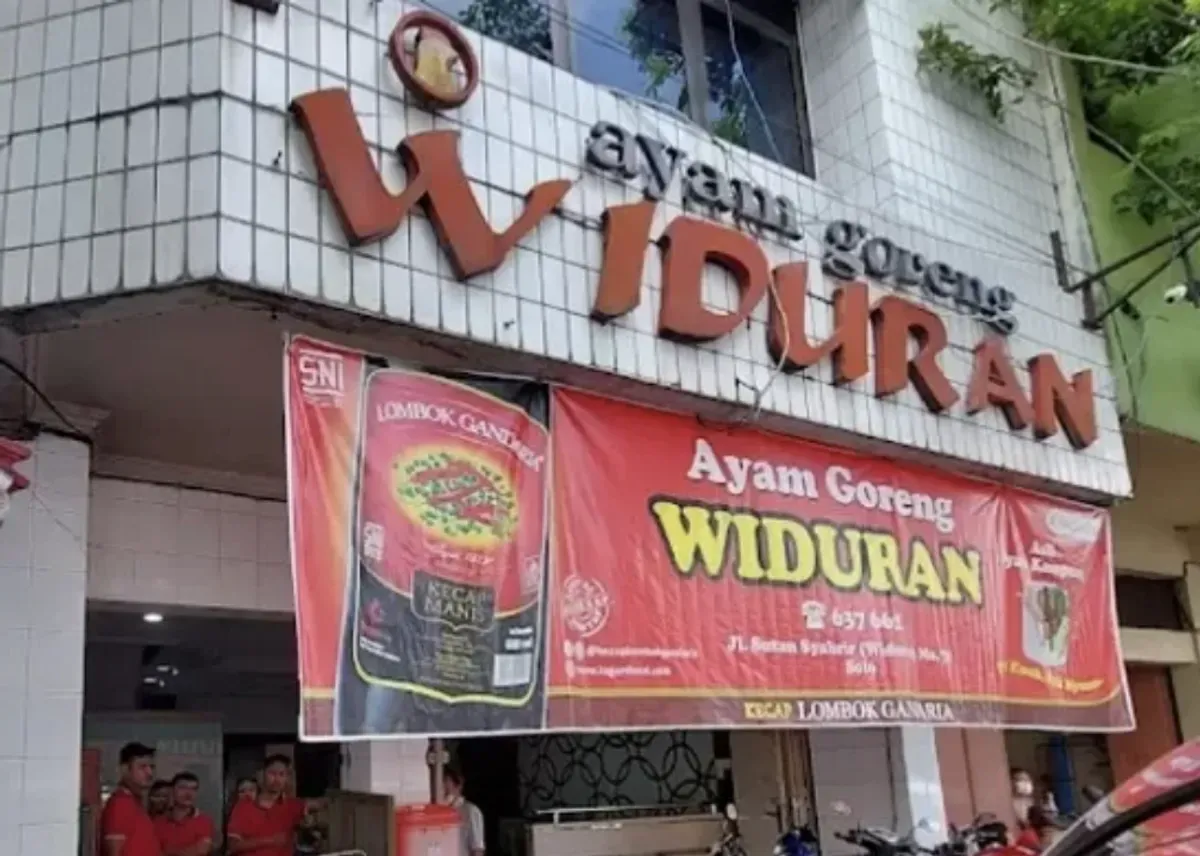 Ayam Goreng Widuran Solo: Sejarah, Menu, dan Kontroversi Status Non Halal. (Sumber: Instagram/@ayamgorengwiduransolo)