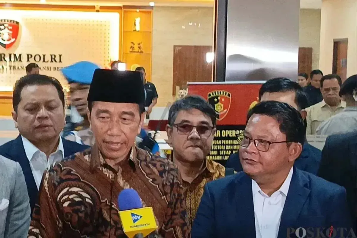 Presiden ke-7 Republik Indonesia Joko Widodo (Jokowi) telah menjalani pemeriksaan oleh penyidik Bareskrim Polri terkait tuduhan ijazah palsu, di Bareskrim Polri, Jakarta Selatan, Selasa, 20 Mei 2025. (Sumber: Poskota/Ali Mansur)