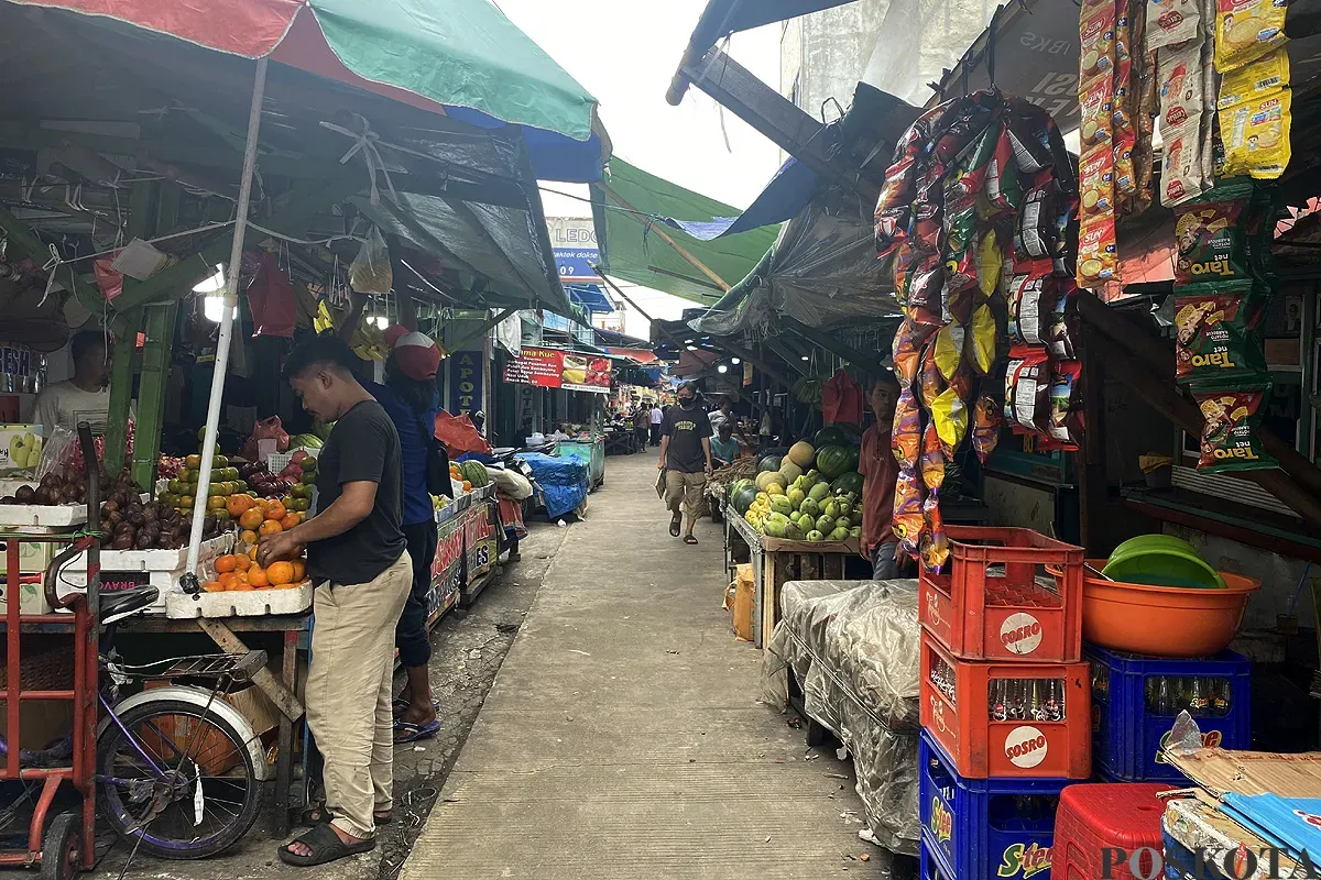 Pasar Anyar, Kecamatan Tangerang, Kota Tangerang nampak sepi pengunjung pada Senin, 26 Mei 2025. (Sumber: POSKOTA | Foto: Primayanti)