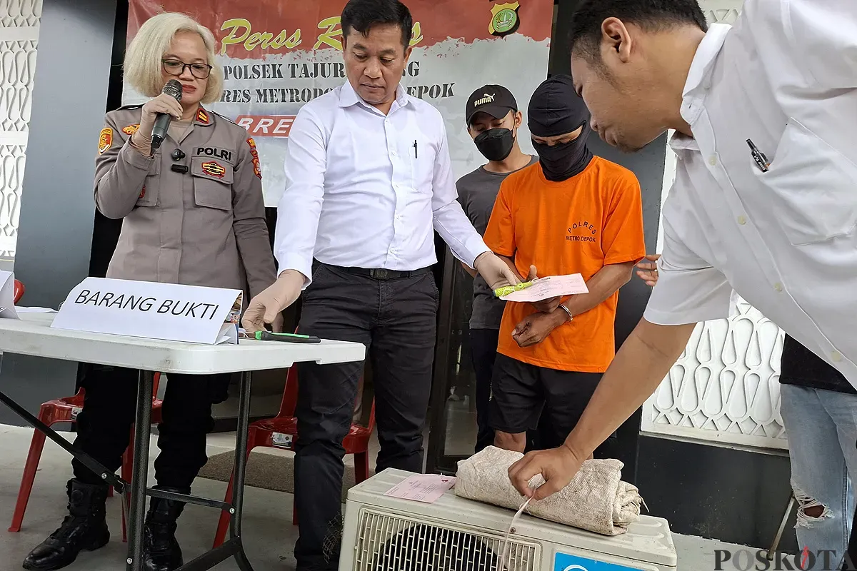 Seorang pemulung ditangkap polisi karena sering mencuri di Kampung Nanggela, Kabupaten Bogor. (Sumber: POSKOTA | Foto: Angga Pahlevi)