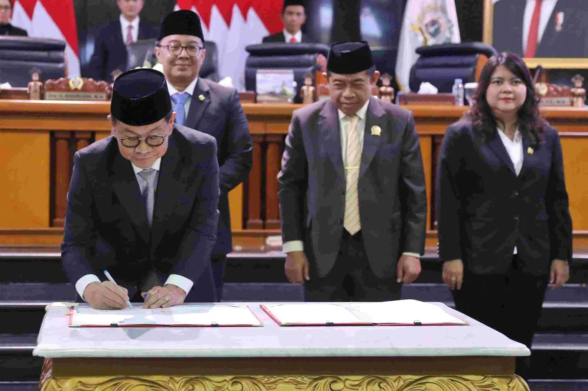 Penyerahan LHP BPK RI atas Laporan Keuangan Pemerintah Provinsi Jakarta di DPRD Jakarta, Senin, 26 Mei 2025. (Sumber: Dok. Kominfotik Jakarta)