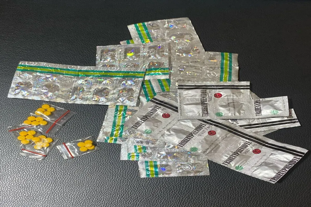 Barang bukti obat keras ilegal yang dijual mahasiswa asal Aceh modus warung kelontong di Cimanggis, Depok. (Sumber: Polsek Cimanggis)