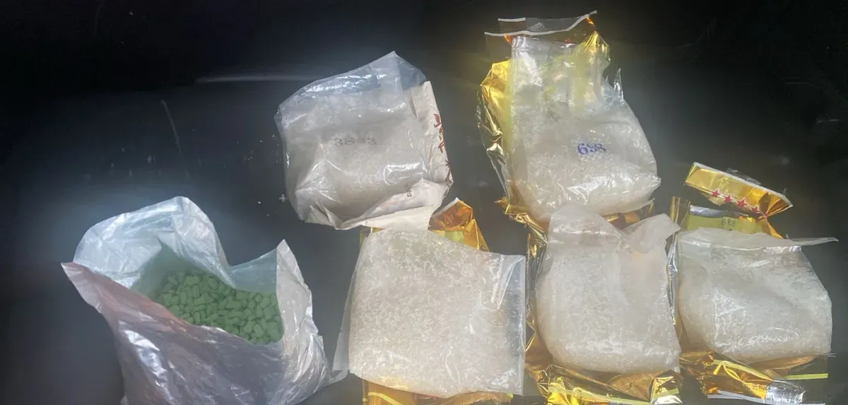 Direktorat Reserse Narkoba (Ditresnarkoba) Polda Metro Jaya menggagalkan peredaran narkotika jenis sabu seberat 5,6 Kg dan ekstasi 5.020 butir. (Sumber: Polda Metro Jaya)