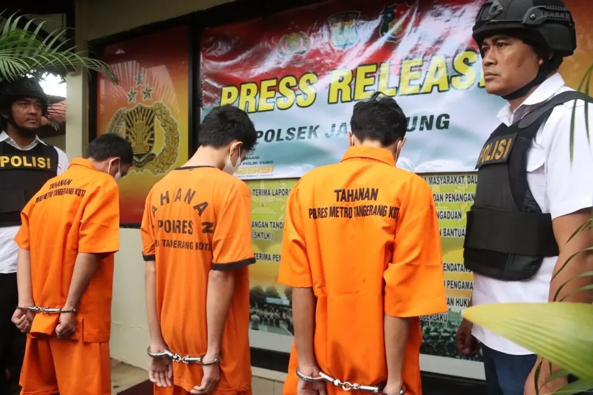 Para pelaku curanmor yang berhasil diamankan Polsek Jatiuwung. (Sumber: Humas Polres Metro Tangerang Kota)