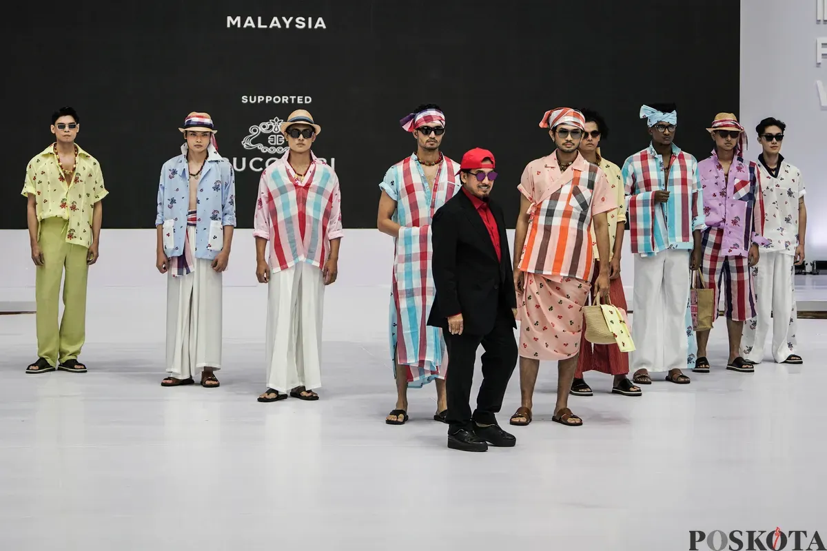 Model memperagakan busana pada Indonesia Fashion Week di Jakarta International Convention Center (JICC), Senayan, Jakarta, Rabu, 28 Mei 2025. (Sumber: Poskota/Bilal Nugraha Ginanjar)