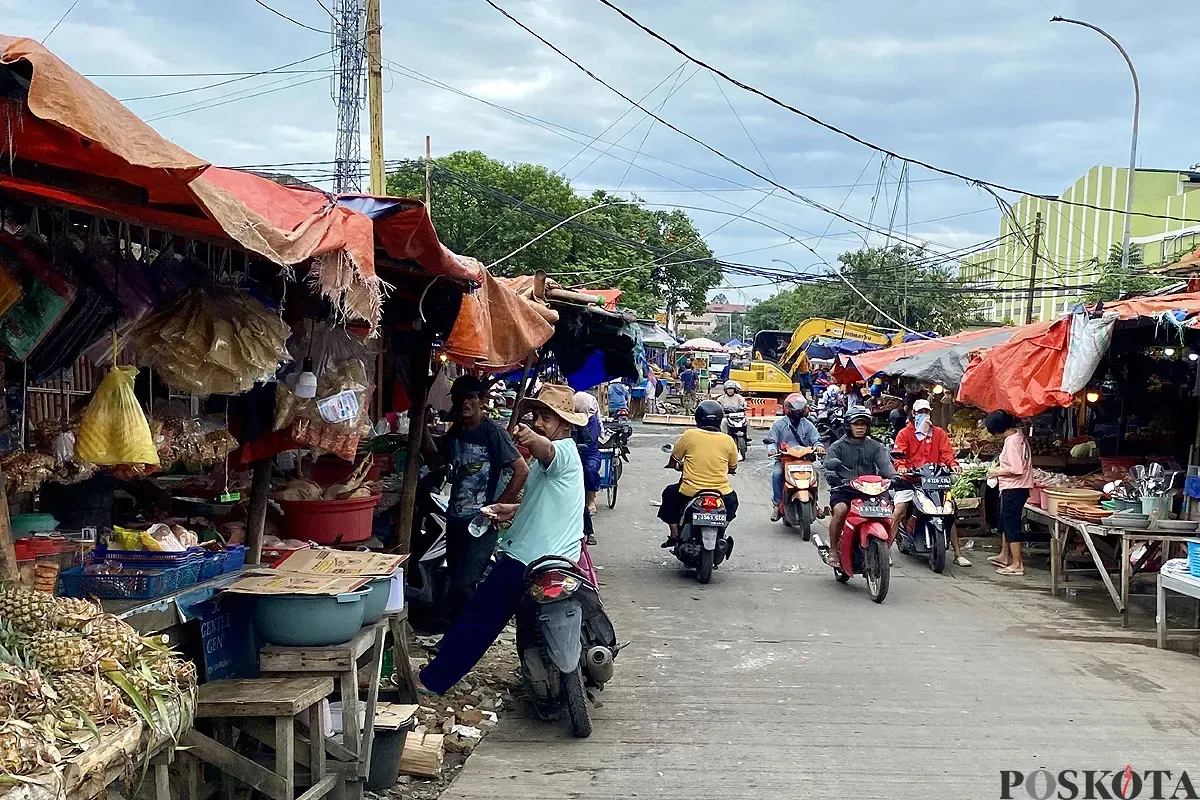 Suasana di Pasar Anyar, Tangerang. (Sumber: POSKOTA | Foto: Primayanti)