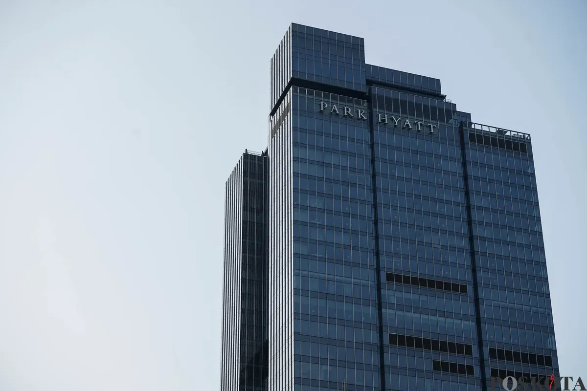 Hotel di kawasan, Kemayoran, Jakarta, Jum'at, 30 Mei 2025. Sektor perhotelan di Jakarta menghadapi ancaman gelombang pemutusan hubungan kerja (PHK) yang berpotensi memperburuk kondisi perekonomian lokal. (Sumber: Poskota/Bilal Nugraha Ginanjar)