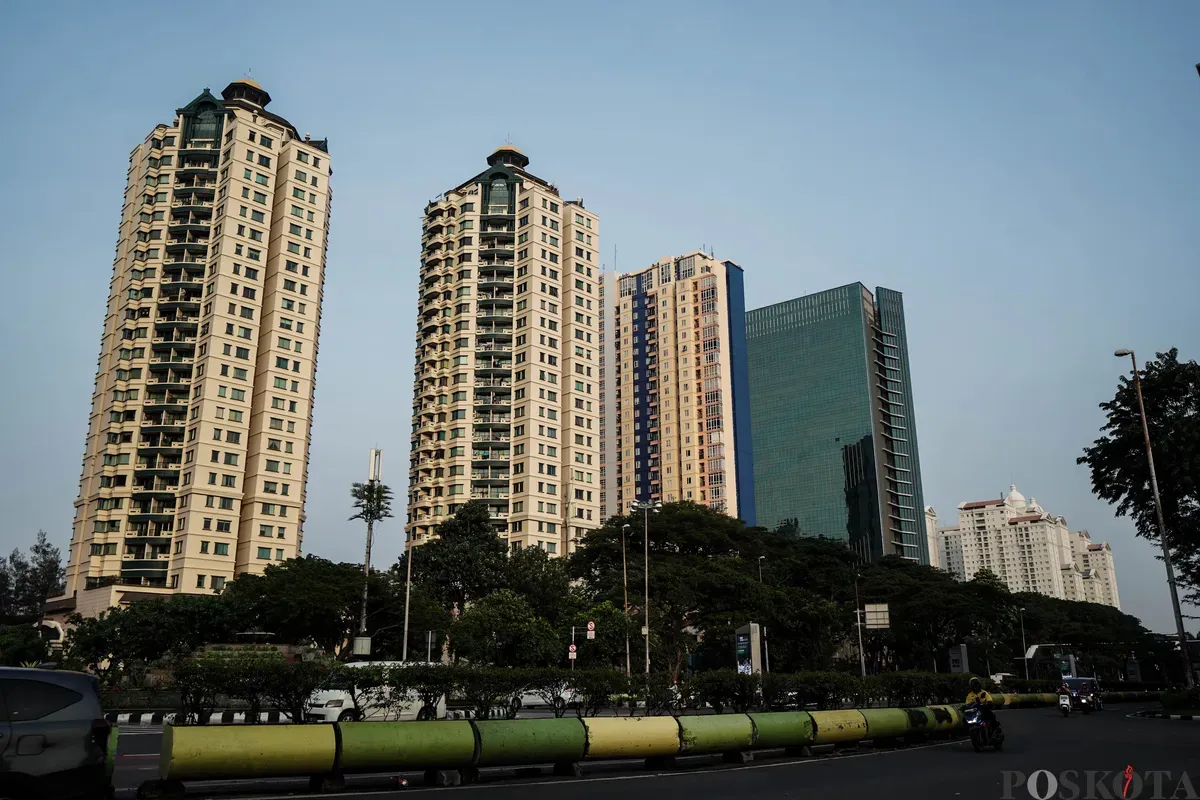 Hotel di kawasan, Kemayoran, Jakarta, Jum'at, 30 Mei 2025. Sektor perhotelan di Jakarta menghadapi ancaman gelombang pemutusan hubungan kerja (PHK) yang berpotensi memperburuk kondisi perekonomian lokal. (Sumber: Poskota/Bilal Nugraha Ginanjar)