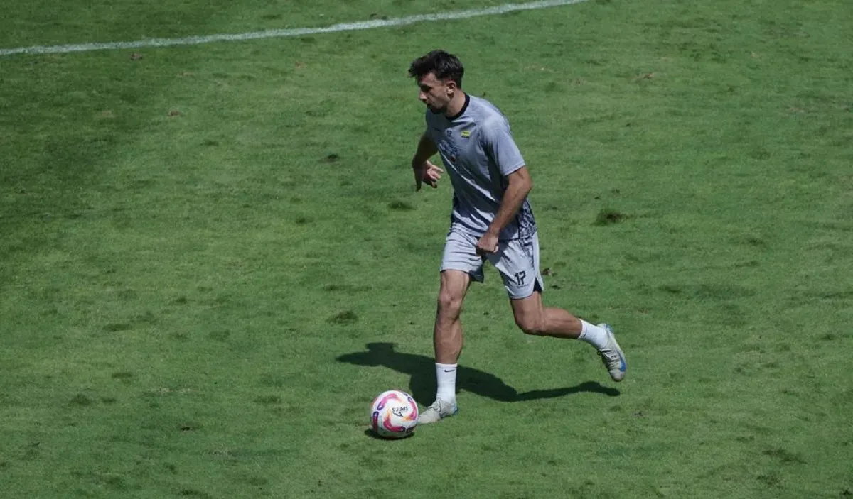 Gelandang asal Kroasia, Mateo Kocijan menambah deretan pemain asing yang pamit dari skuad Persib Bandung di akhir musim 2024-2025. (Foto: persib.co.id)