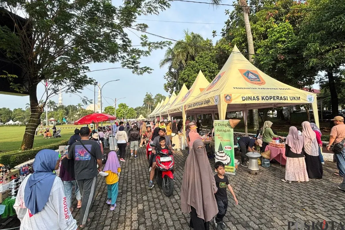 Tenda UMKM di CFD depan Gedung Tegar Beriman, Cibinong, Kabupaten Bogor, Minggu, 2 November 2025. (Sumber: Poskota/Giffar Rivana)