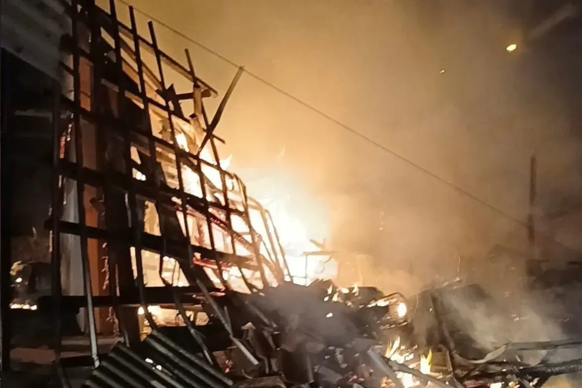 Tiga bangunan di wilayah Babakan Madang, Kabupaten Bogor, hangus terbakar, Sabtu, 1 November 2025. (Sumber: Dok. Damkar Bogor)