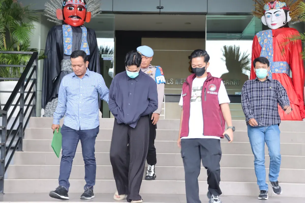 Musisi Onadio Leonardo alias Onad seusai menjalani pemeriksaan kesehatan pada Minggu, 2 November 2025. (Sumber: Istimewa)