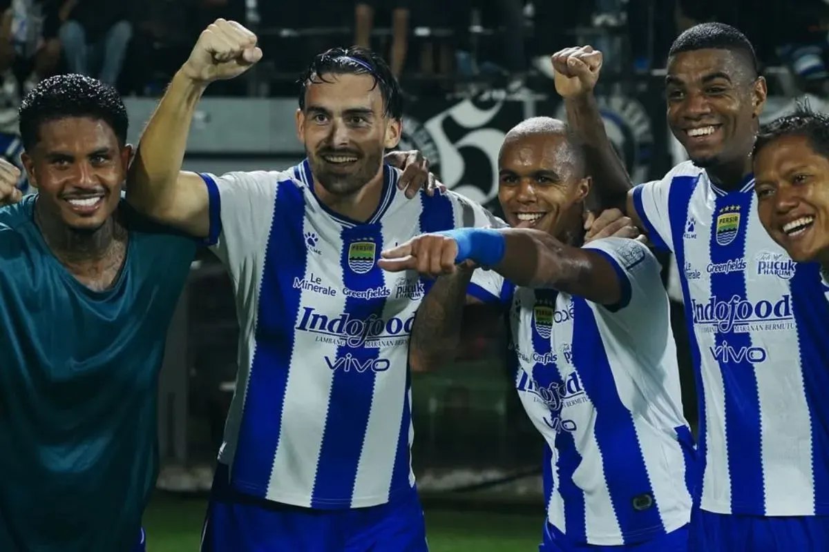 Para pemain Persib Bandung melakukan selebrasi usai mencetak gol ke gawang Bali United. (Sumber: Instagram/@persib)