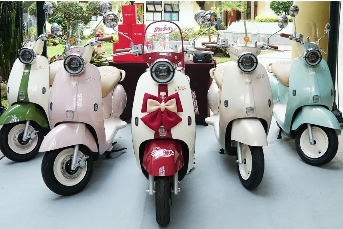 Yadea OVA memperkenalkan sepeda listrik kepada mahasiswa Universitas Padjadjaran, Hegarmanah, Jatinangor, Kabupaten Sumedang. (Sumber: Dok. Yadea)