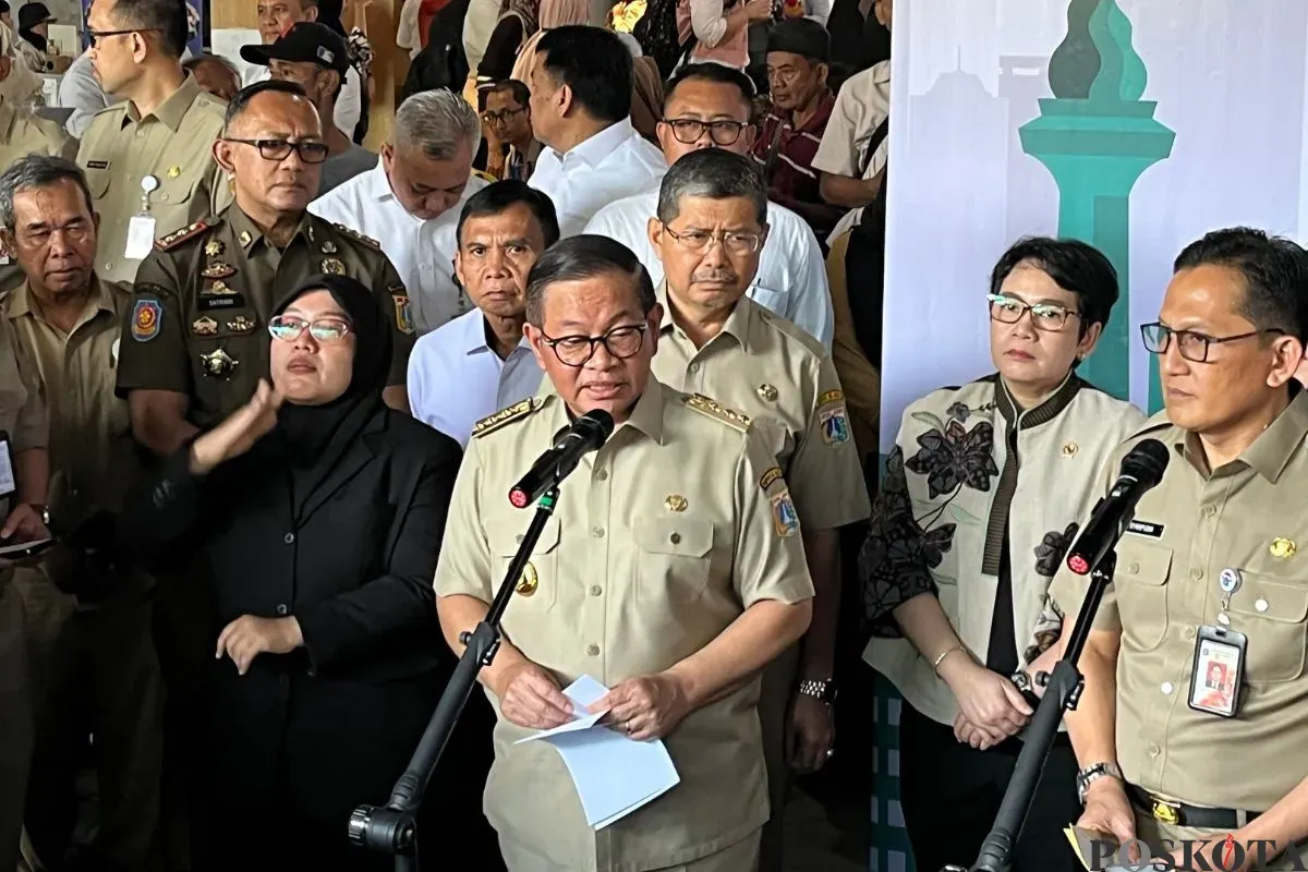 Gubernur Jakarta, Pramono Anung seusai membuka kegiatan Jobfair untuk disabilitas di Taman Ismail Marzuki (TIM), Jakarta Pusat, Senin, 3 November 2025. (Sumber: Poskota/Pandi Ramedhan)