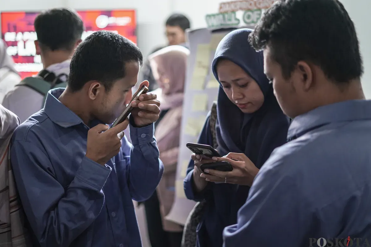 Para penyandang disabilitas mencari peluang kerja di bursa kerja inklusif Taman Ismail Marzuki, Jakarta, Senin, 3 November 2025. (Sumber: Poskota/Bilal Nugraha Ginanjar)