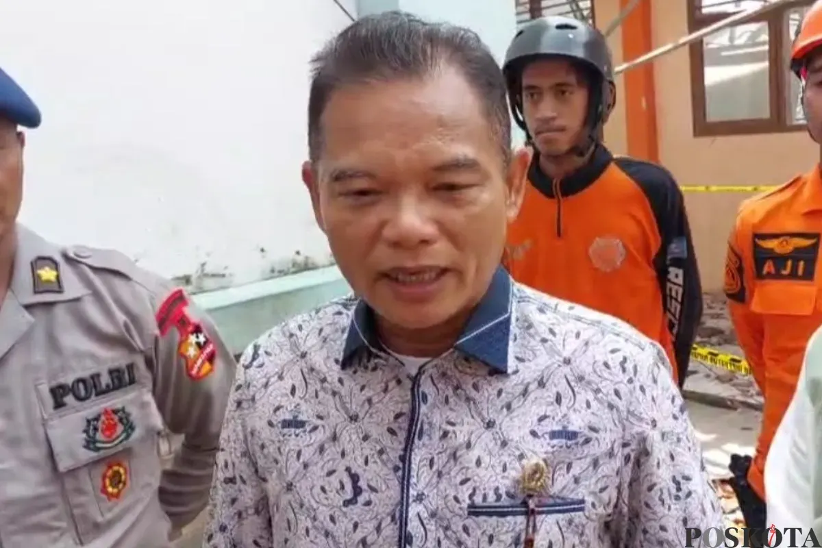 Anggota Komisi V DPRD Jabar, Dede Candra Sasmita meminta Pemkab Bogor mengaudit bangunan sekolah negeri dan swasta. (Sumber: Poskota/Giffar Rivana)