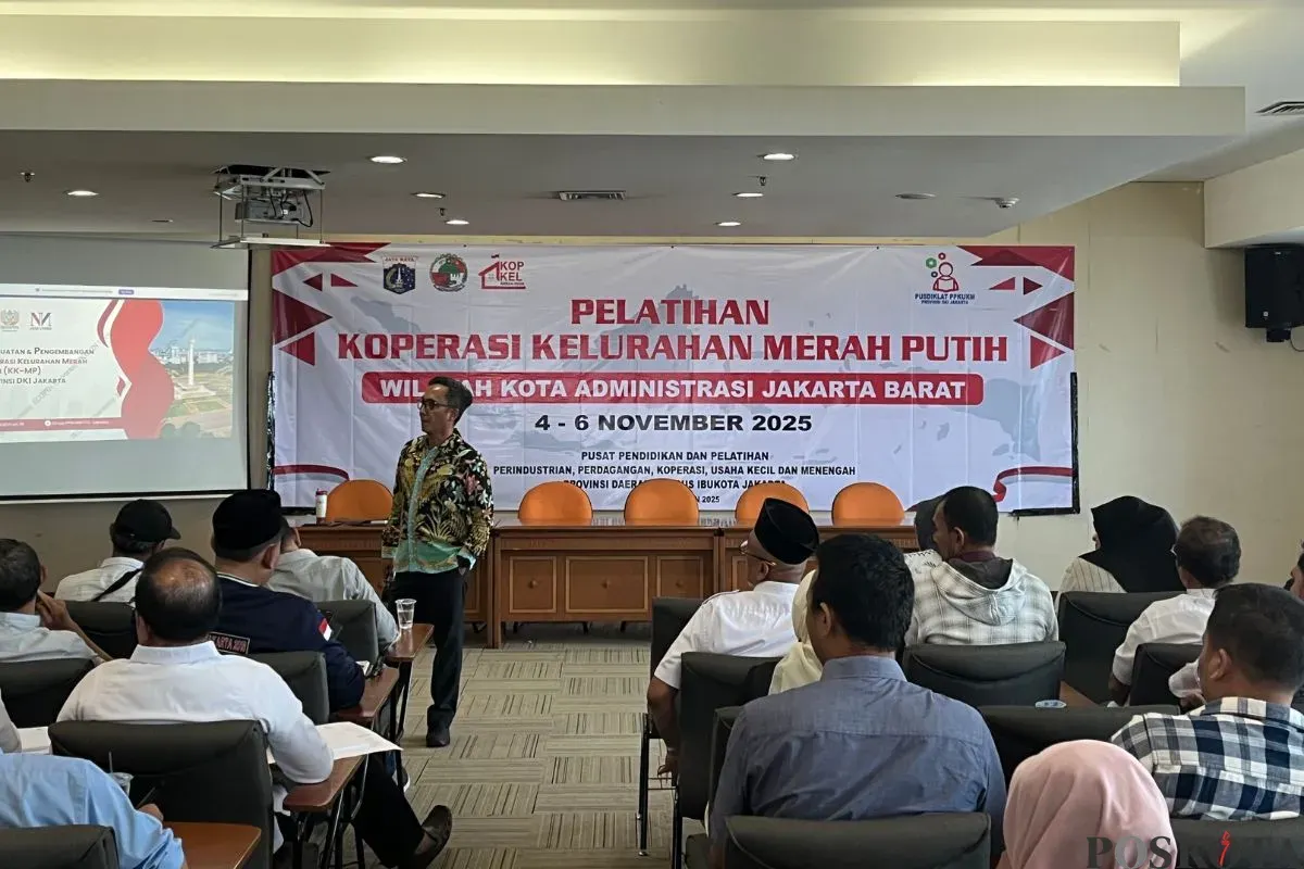 Pelatihan Koperasi Kelurahan Merah Putih (KKMP) di Kantor Wali Kota Jakarta Barat, Kembangan Selatan, Selasa, 4 November 2025. (Sumber: Poskota/Pandi Ramedhan)