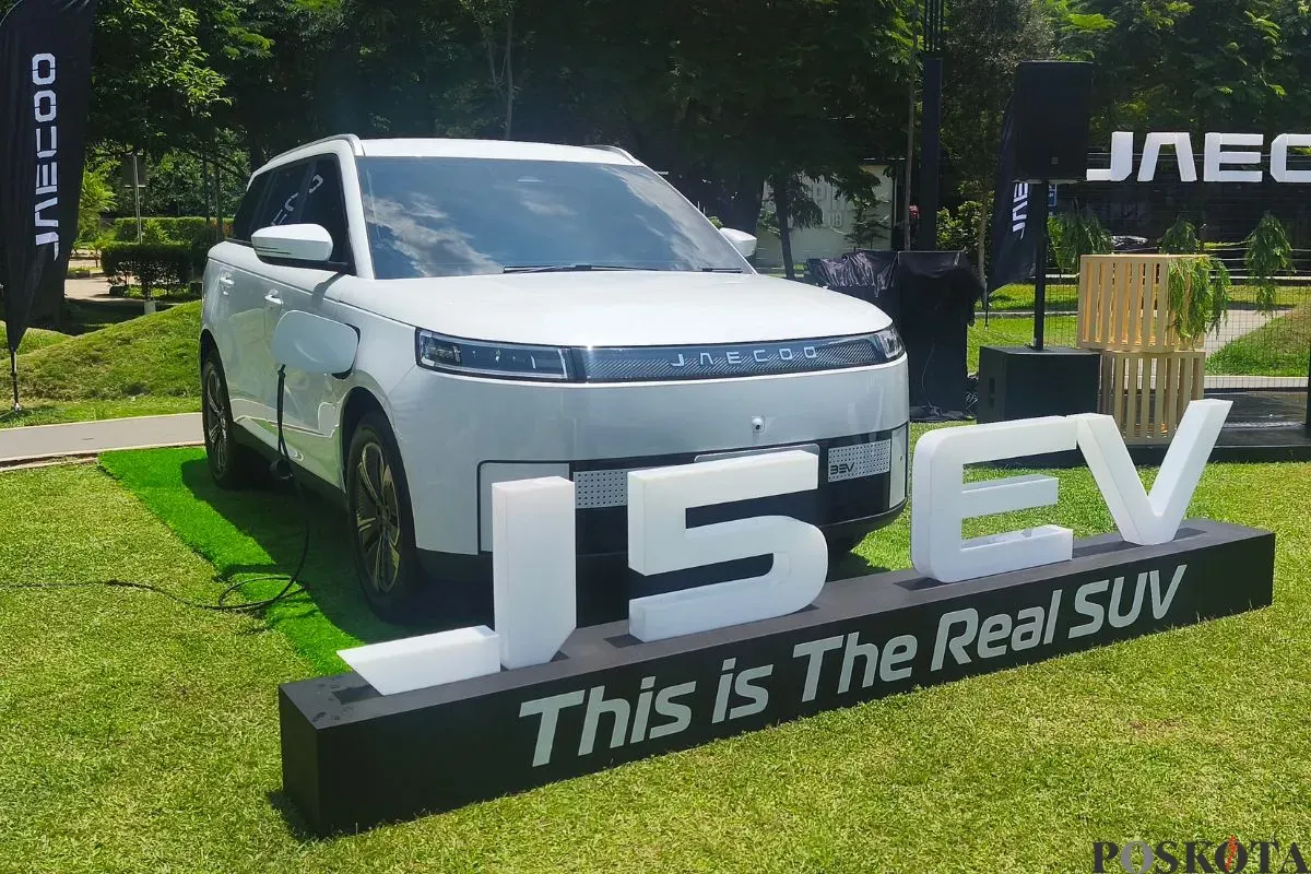 Chery Group meminta konsumen bersabar menungu kedatangan mobil listrik JAECOO J5 EV. (Sumber: Poskota/Erwan Hartawan)