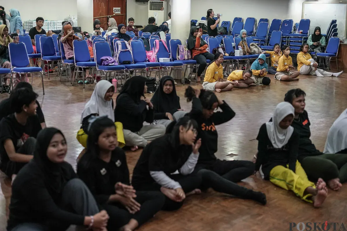 Siswa Sekolah Luar Biasa (SLB) mengikuti pelatihan seni tari tradisional di Pusat Pelatihan Seni Budaya (PPSB) M. Mashabi, Tanah Abang, Jakarta, Selasa, 4 November 2025. (Sumber: Poskota/Bilal Nugraha Ginanjar)
