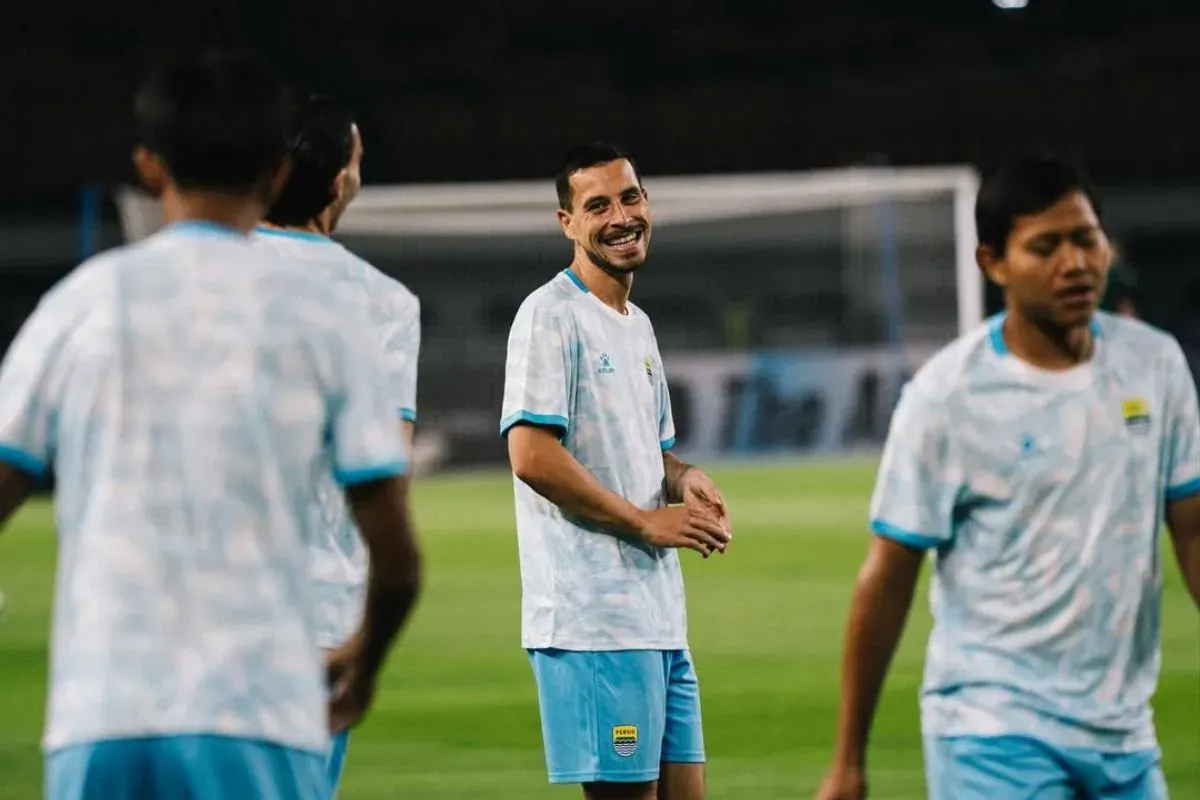 Thom Haye optimis Persib Bandung bisa menang lagi lawan Selangor FC. (Sumber: Instagram/@thomhaye)