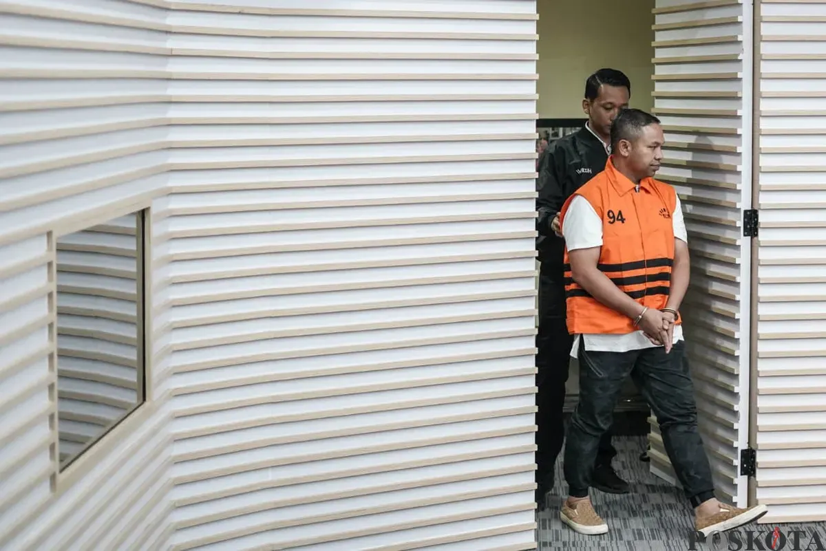 Gubernur Riau, Abdul Wahid ditetapkan KPK sebagai tersangka dugaan kasus korupsi di Gedung Merah Putih, Guntur, Setiabudi, Jakarta Selatan, Rabu, 5 November 2025. (Sumber: Poskota/Bilal Nugraha Ginanjar)